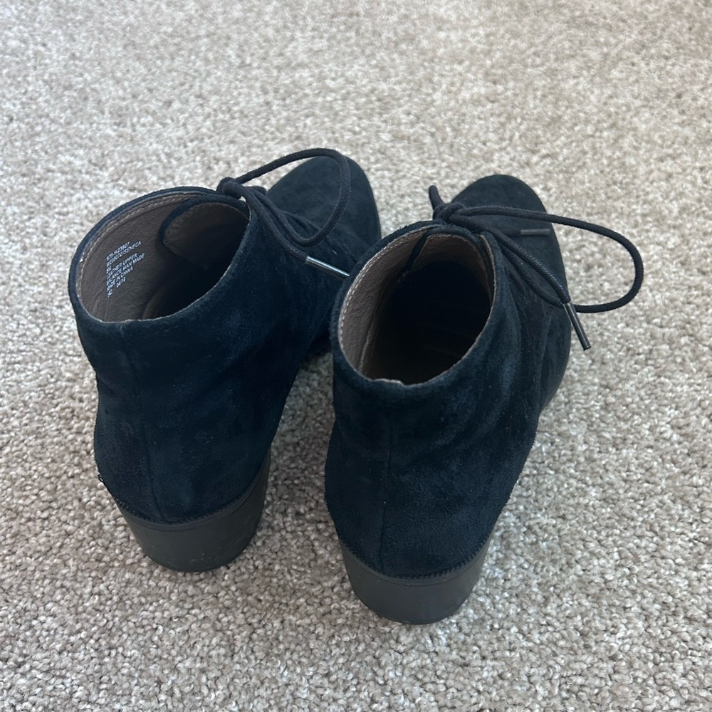 White Mountain Women’s Black Suede Ankle Booties Size 8 - Picture 5 of 9
